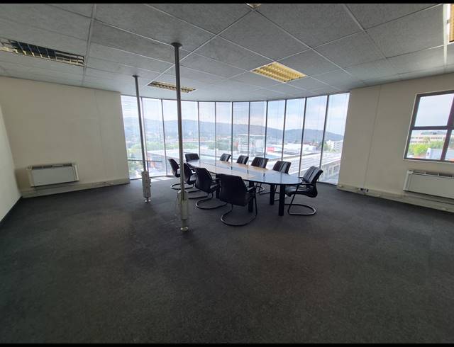 348M² OFFICE TO LET IN BRUMA